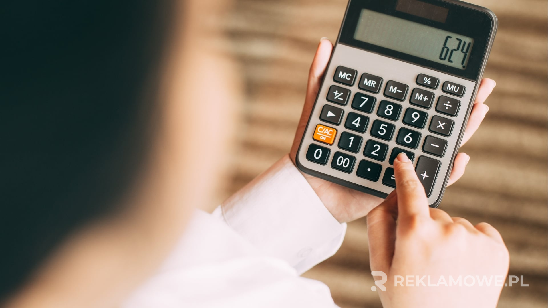 Błąd na wyświetlaczu kalkulatora przy planowaniu reklamy