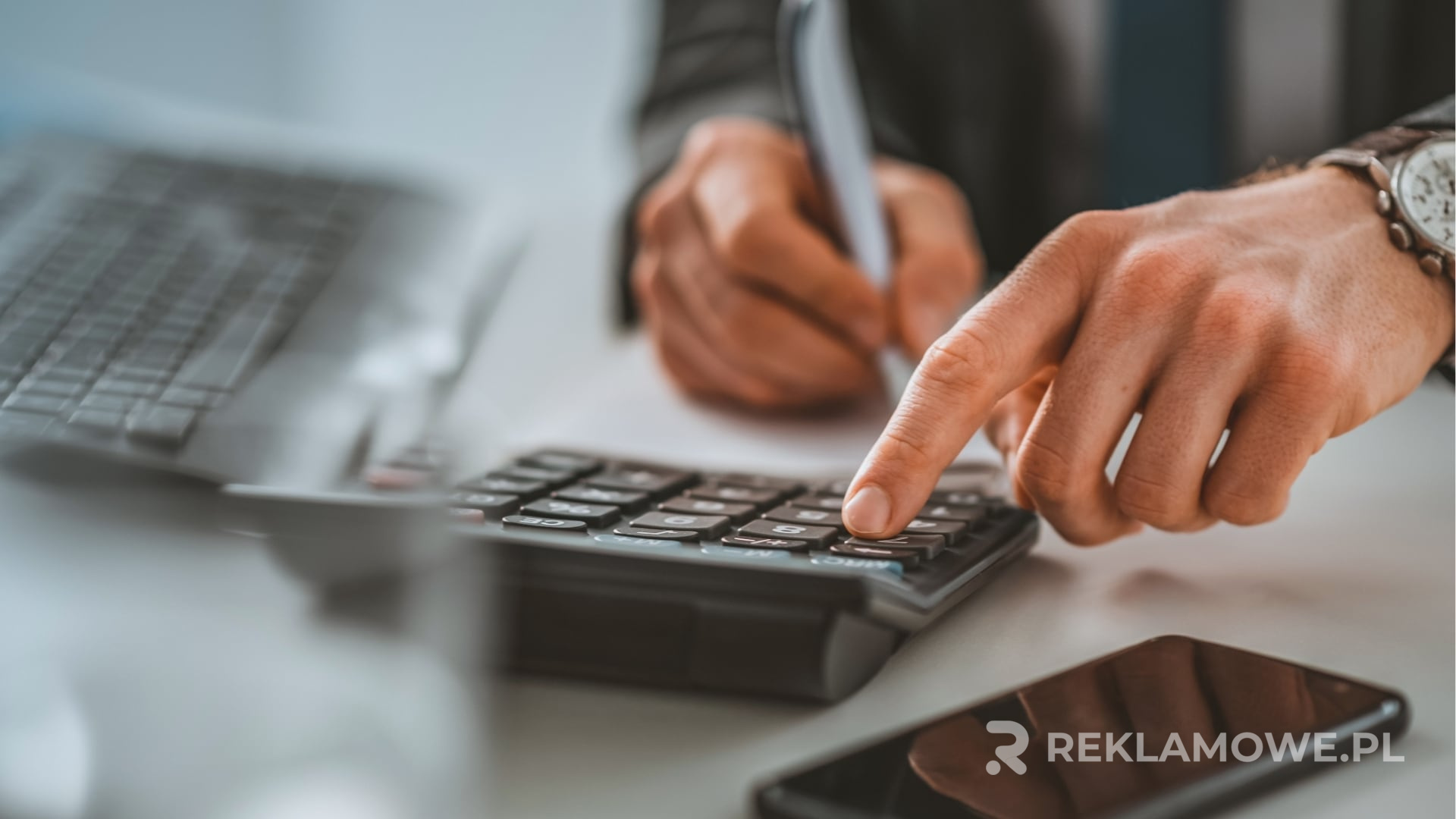 Kalkulator reklamowy dostosowany do potrzeb firmy