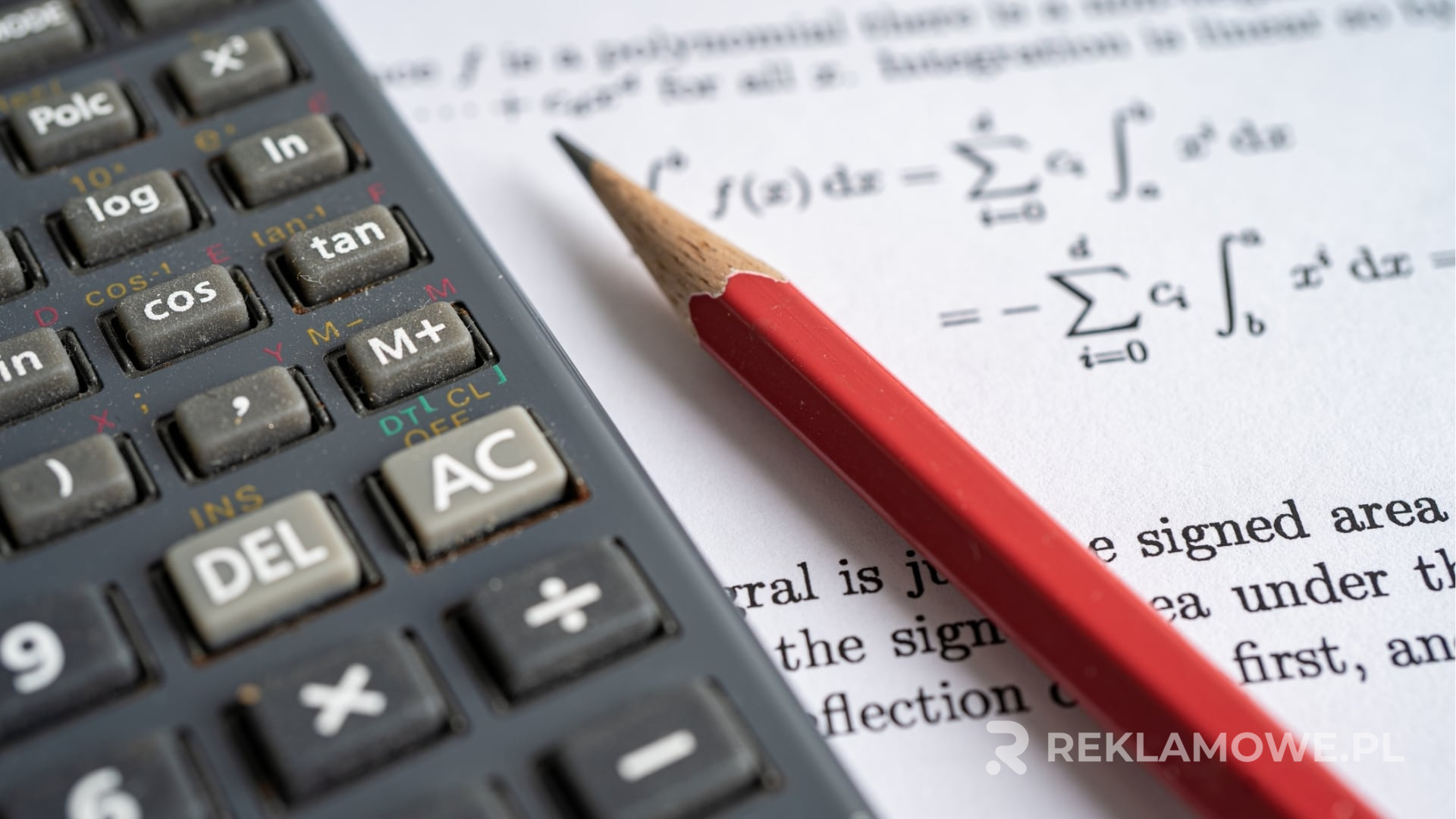 Kalkulatory używane do analizy efektywności reklamy